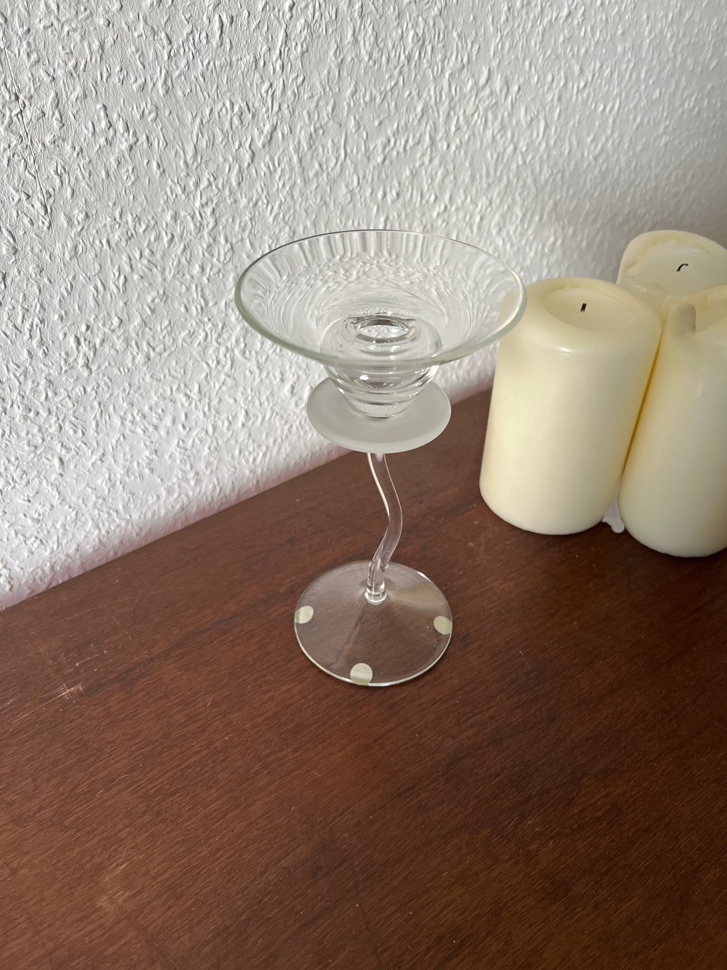 Eleganter Glas-Kerzenhalter mit geschwungenem Stiel Vintage Mid-Century Modern