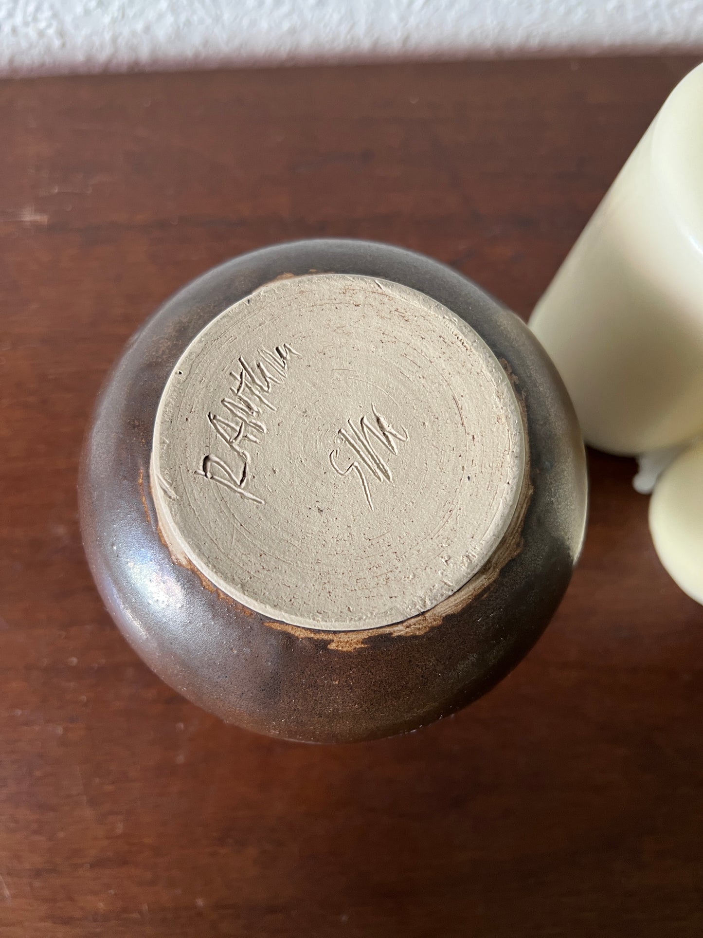 Mittelgroßer Handmade Krug Vase Braun Glasiert Weiß Vintage Henkel Keramik Steingut