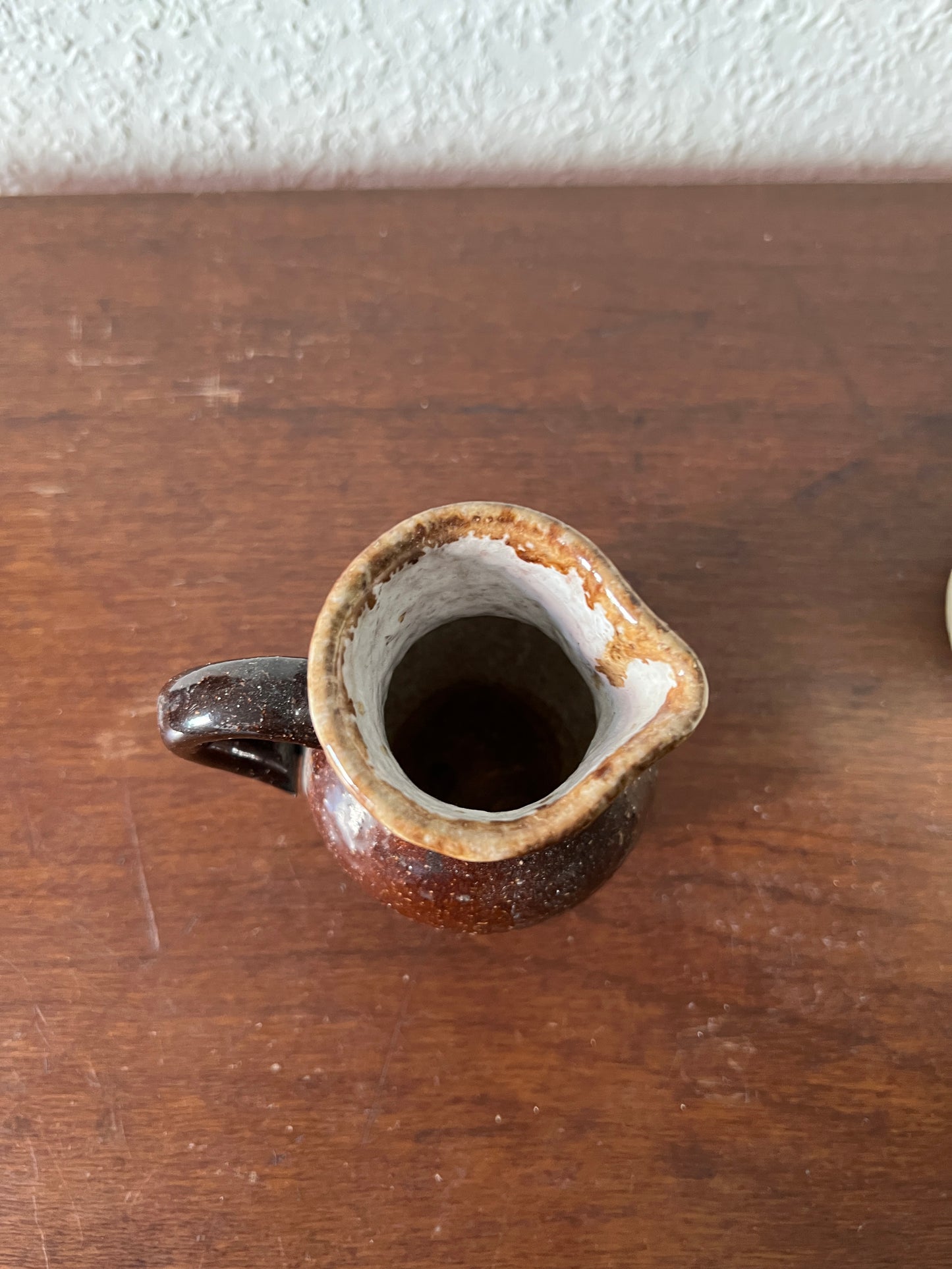 Kleiner Handmade Krug Vase Braun Glasiert Weiß Vintage Henkel Keramik Steingut