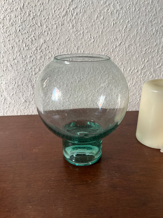 Runde grünliche Glasvase mundgeblasen Vintage Mid-Century Modern