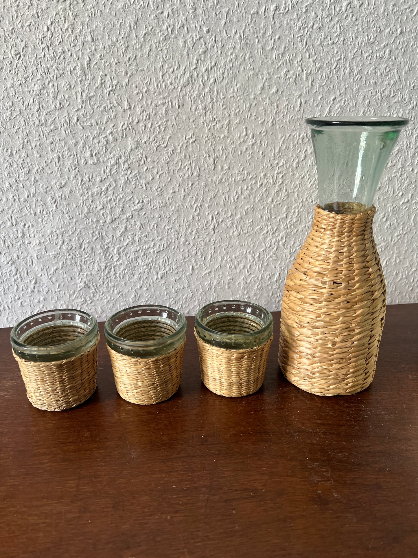 Set Glaskaraffe mit 3er-Set Gläsern geflochten Schnur Bast Vintage Mid Century