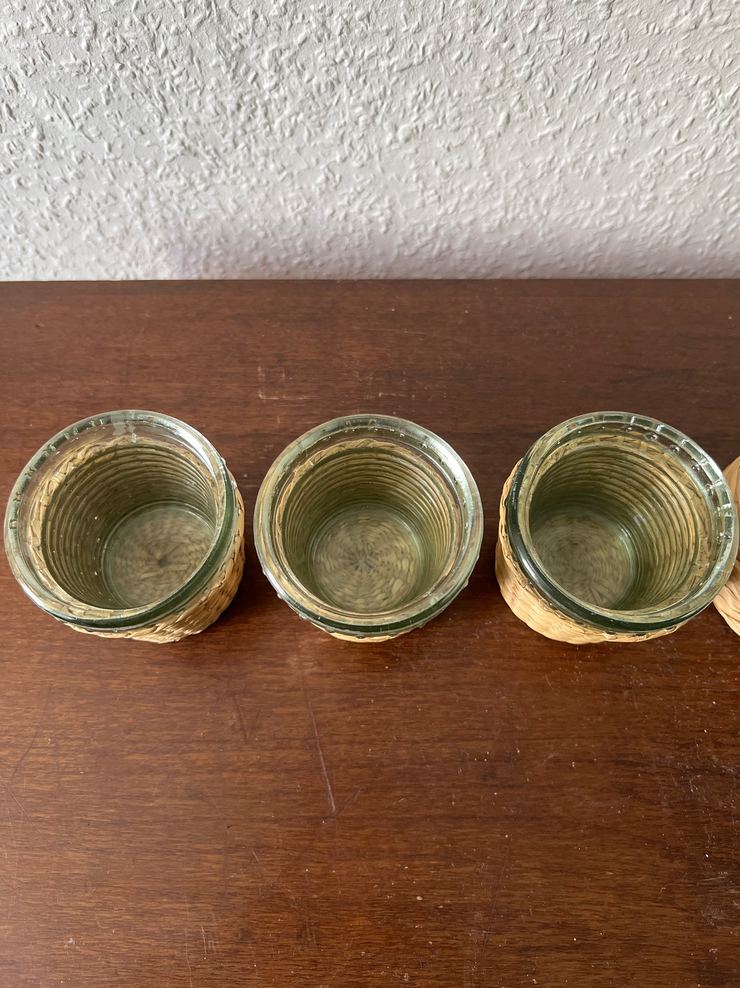 Set Glaskaraffe mit 3er-Set Gläsern geflochten Schnur Bast Vintage Mid Century