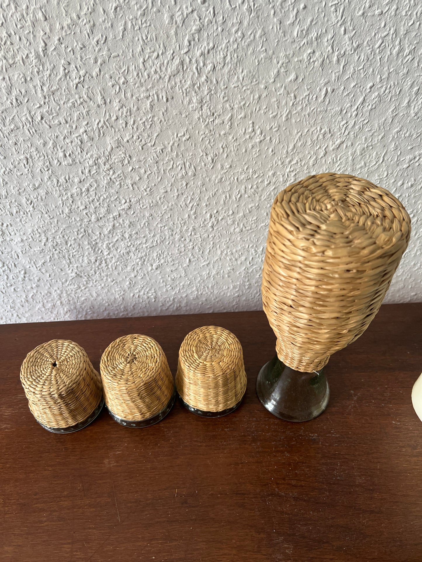 Set Glaskaraffe mit 3er-Set Gläsern geflochten Schnur Bast Vintage Mid Century