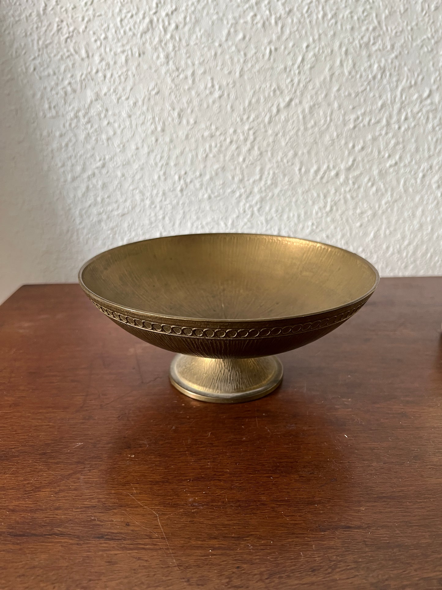 Gilded bronze foot bowl round with foot patina storage vintage decoration