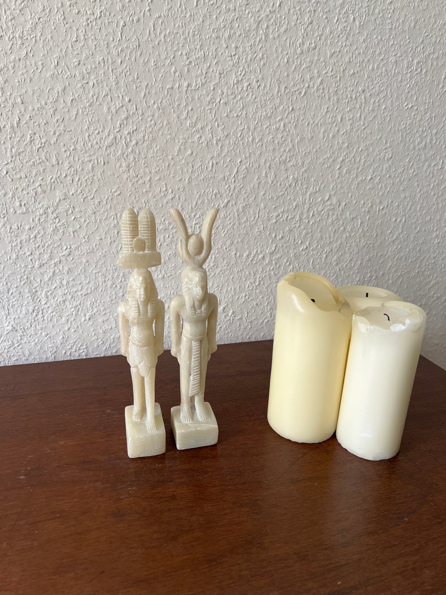 Alabaster Statuetten 2er Set Vintage Ägyptische Figuren Isis Osiris Steinfiguren antiker Stil