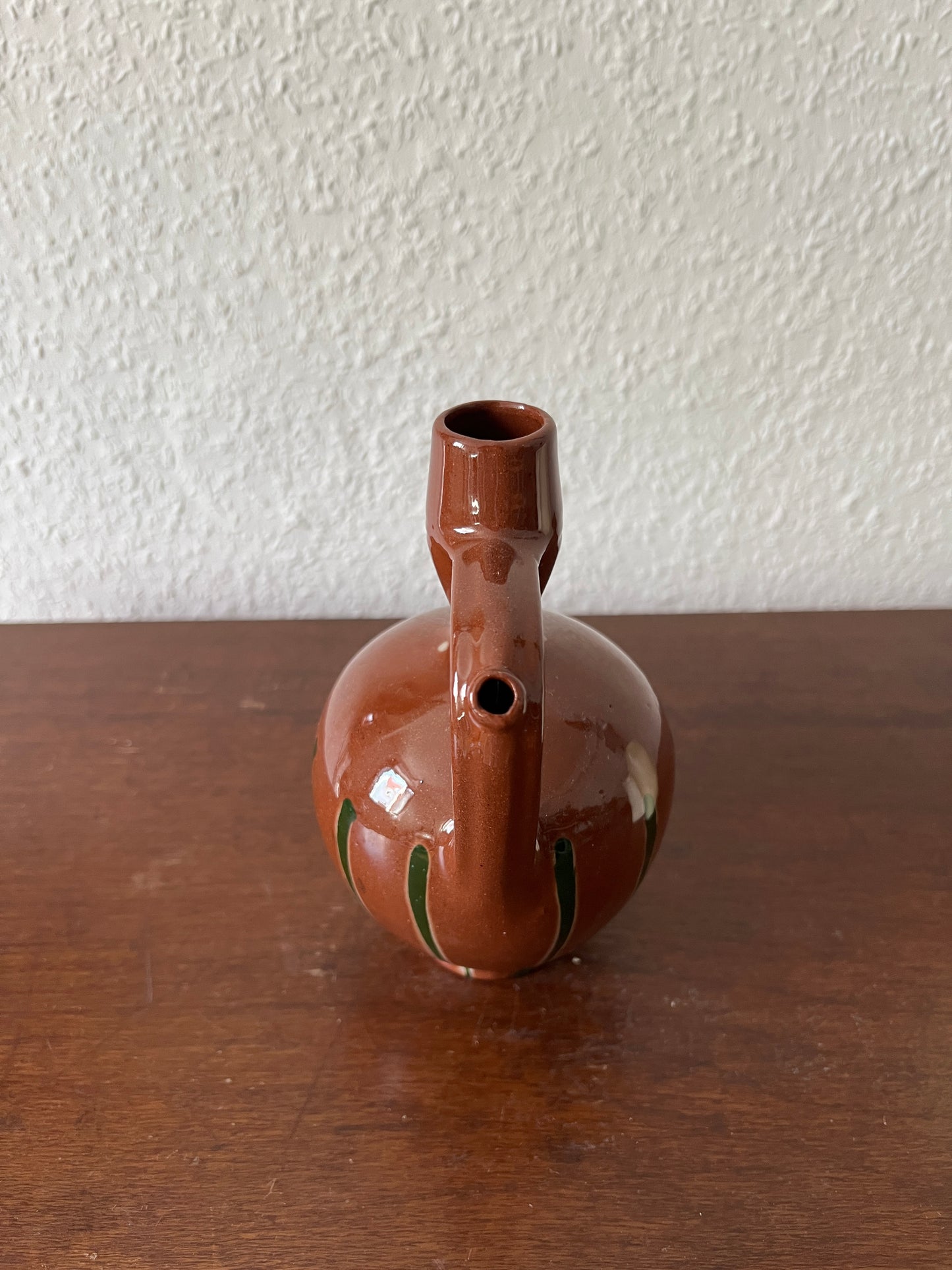 Roter Handmade Keramikkrug Glasiert Henkel Vintage Mid-Century Modern