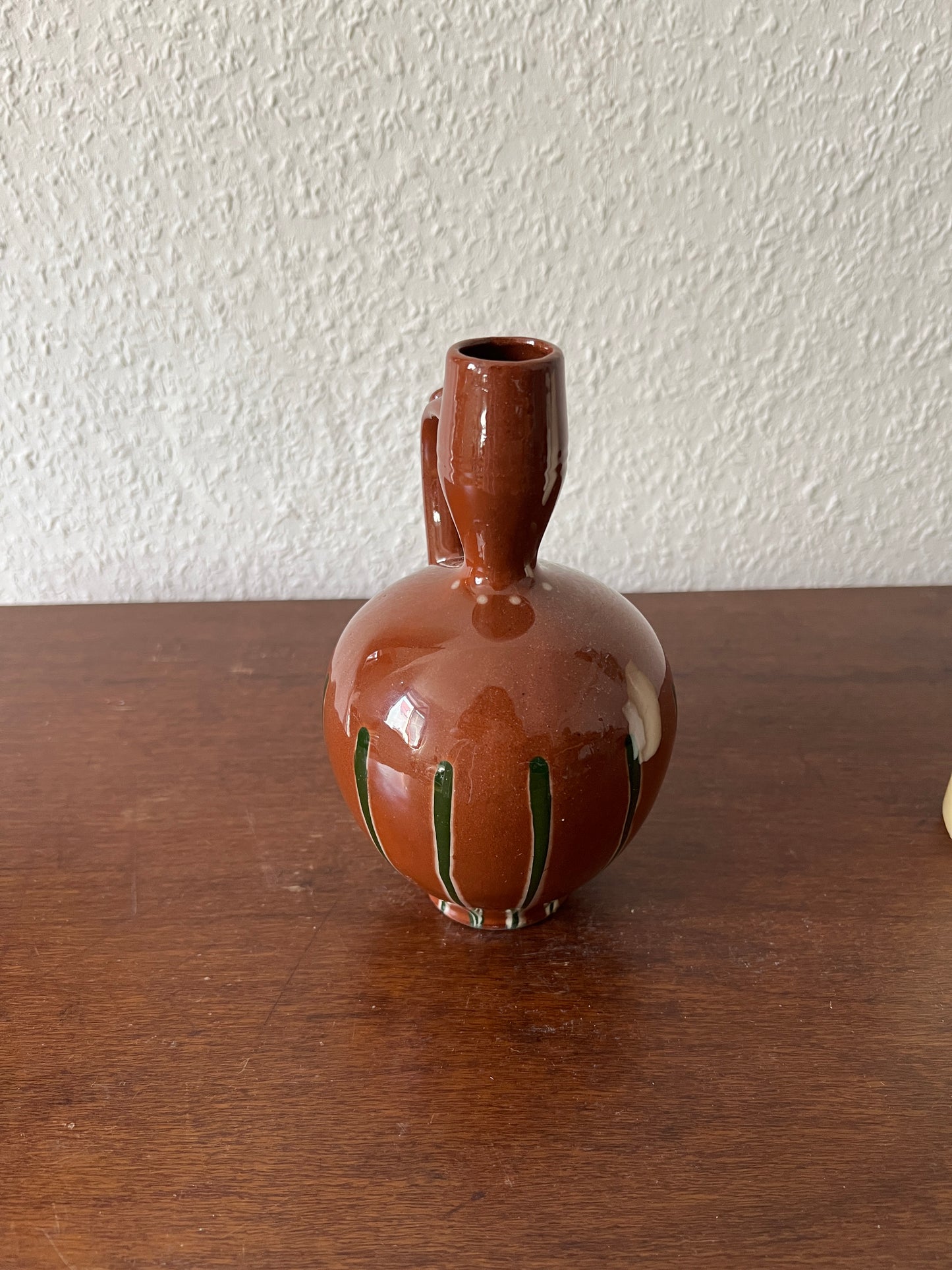 Roter Handmade Keramikkrug Glasiert Henkel Vintage Mid-Century Modern