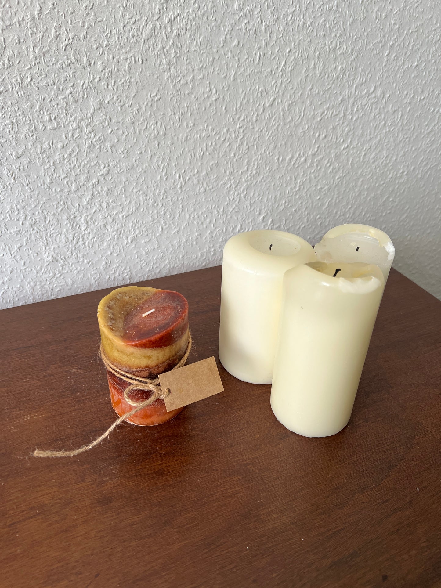 Rustikale Stumpenkerze Duftkerze Zimt myHome in Orange-Braun mit Struktur und Bastband Vintage 80er/90er