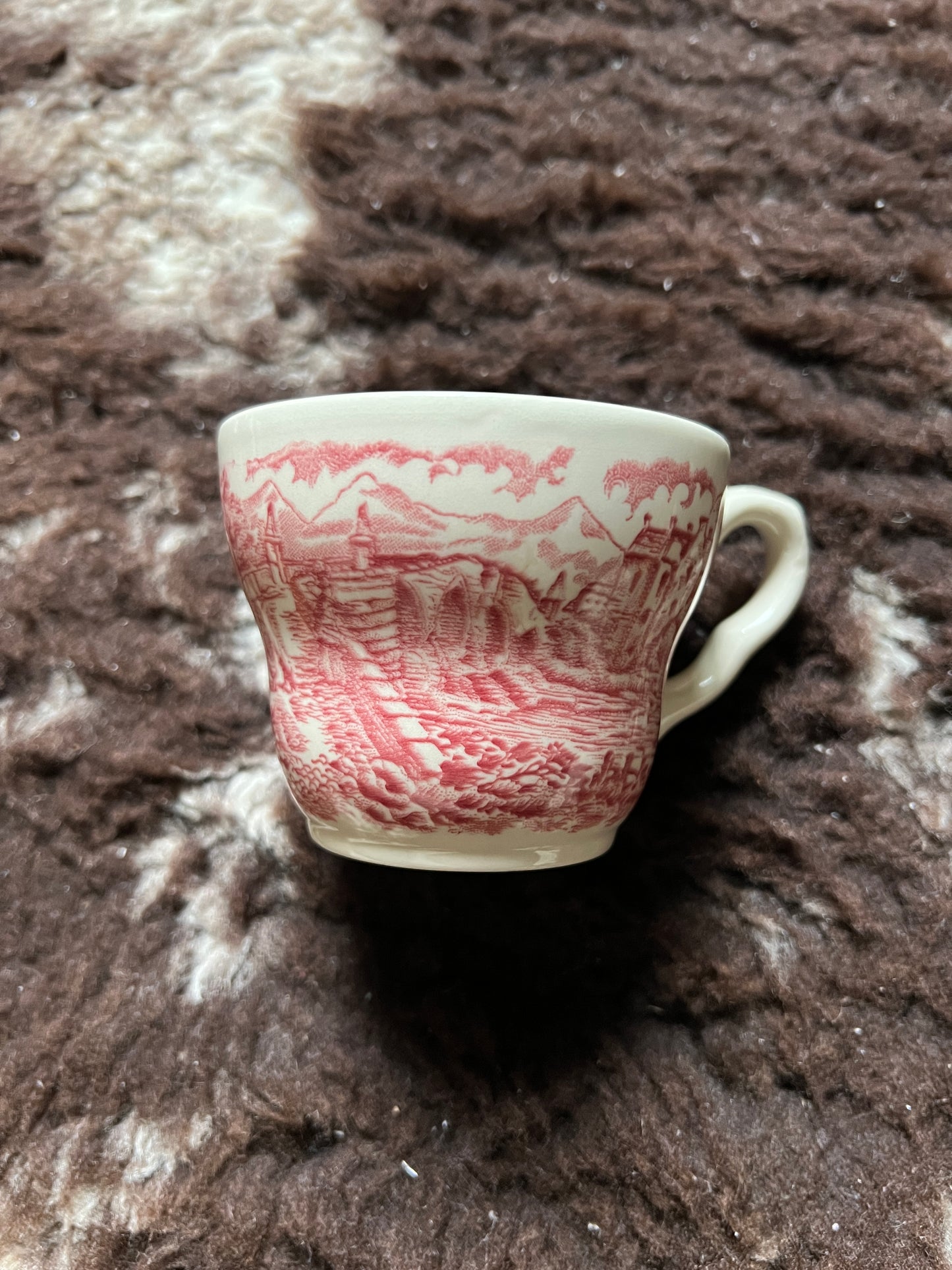 English Ironstone Tableware Kaffee- und Teetasse Rot & Weiß