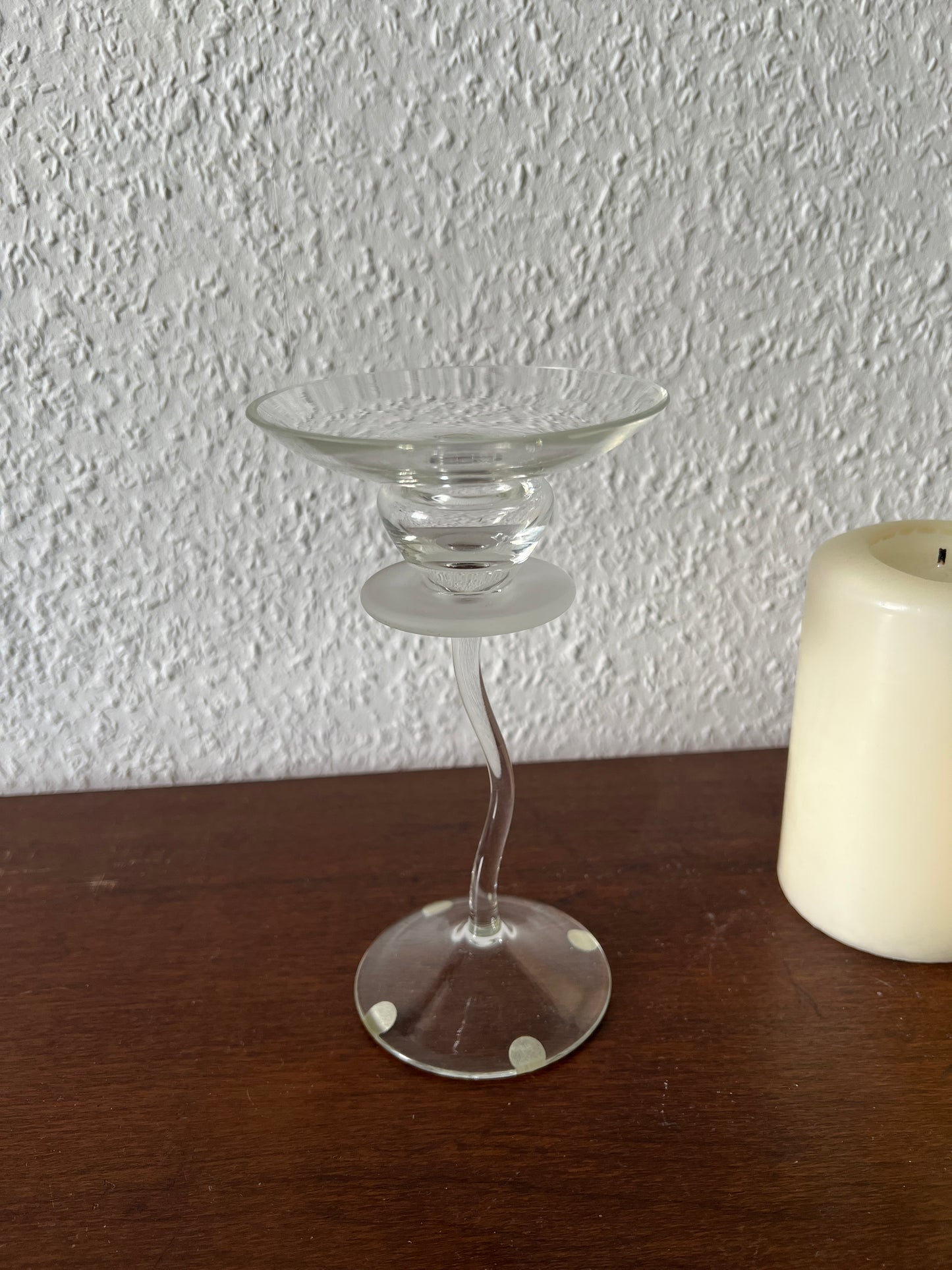 Eleganter Glas-Kerzenhalter mit geschwungenem Stiel Vintage Mid-Century Modern