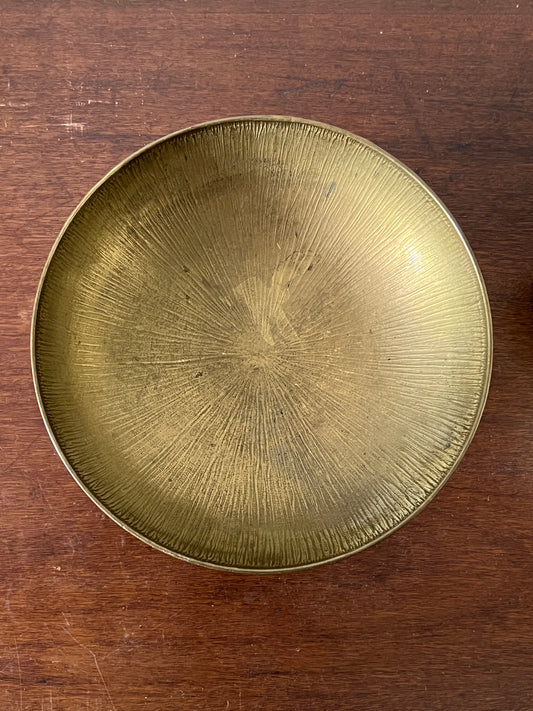 Gilded bronze foot bowl round with foot patina storage vintage decoration