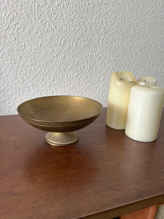 Gilded bronze foot bowl round with foot patina storage vintage decoration